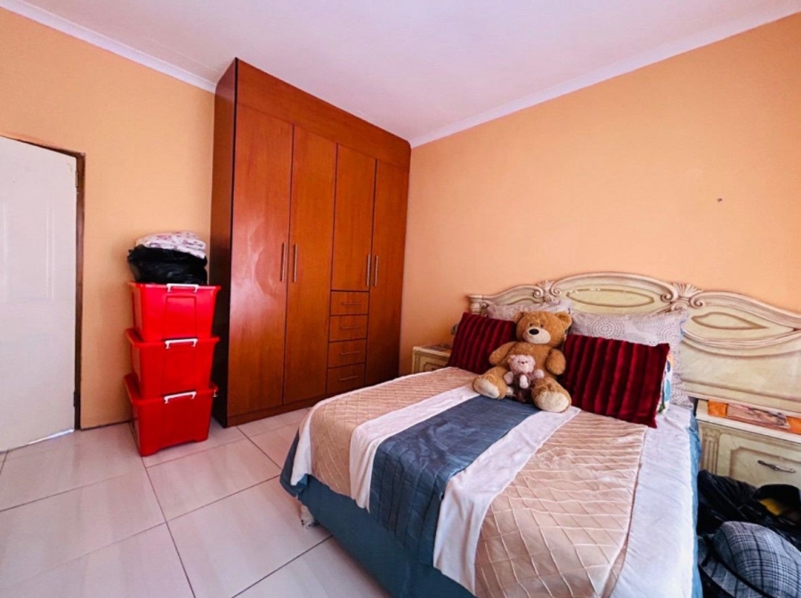 5 Bedroom Property for Sale in Beacon Bay Eastern Cape